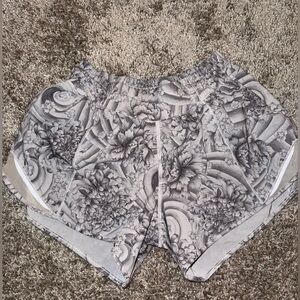 Lululemon Mini Twine White Multi Short